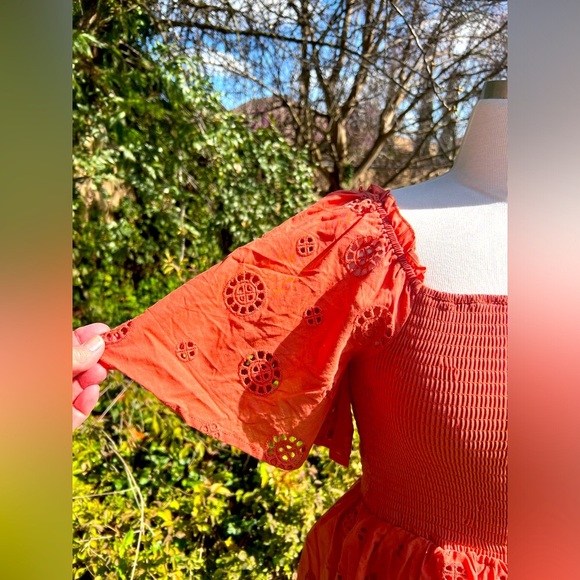 Q & A Los Angeles Women's Orange rust Smocked Top - Picture 3 of 5